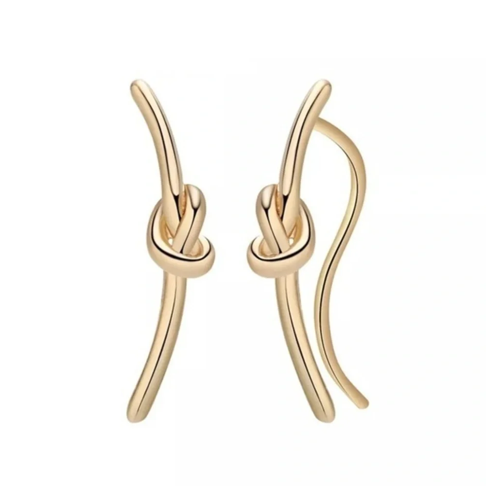3/$30 💛 Gold Knot Twist Earrings